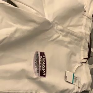 White Bermuda shorts —new with tags